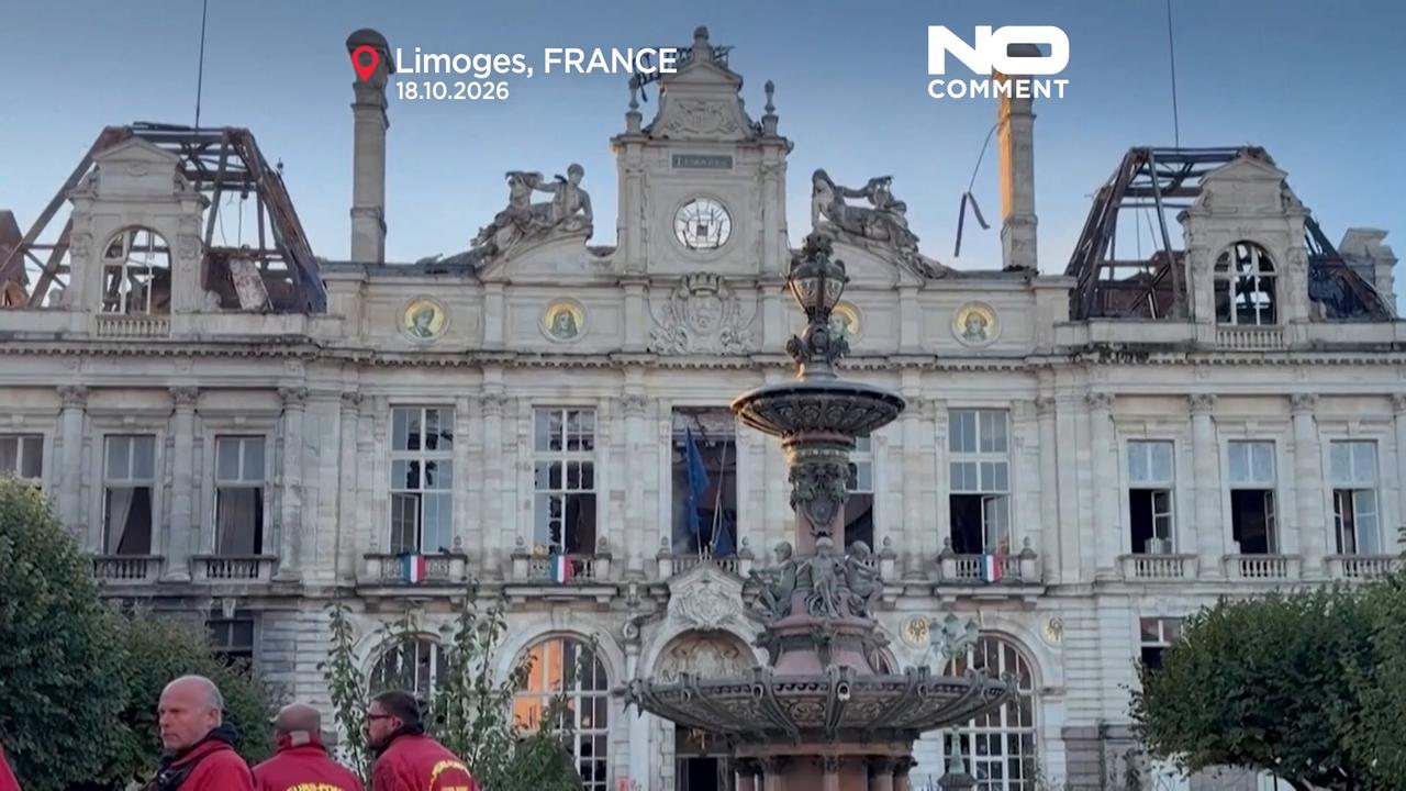 Video thumbnail for Drone footage reveals scale of damage to Limoges town hall after protests