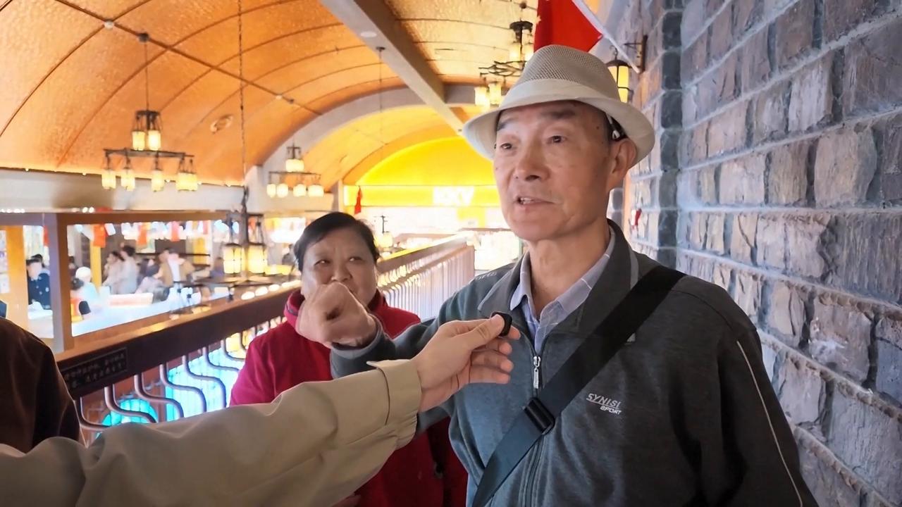 Video thumbnail for China: Indoor mountain mall draws crowds with immersive experience in northeast China.