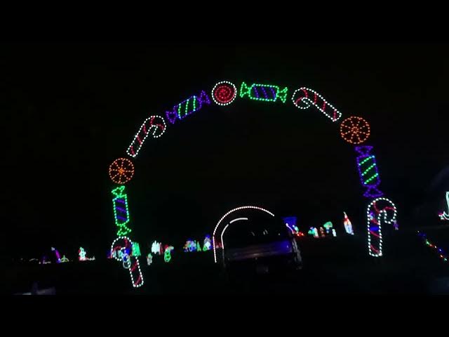 Video thumbnail for Lights in parkway