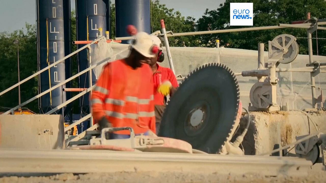 Video thumbnail for Heat stress threatens 130 million European workers, trade union body warns