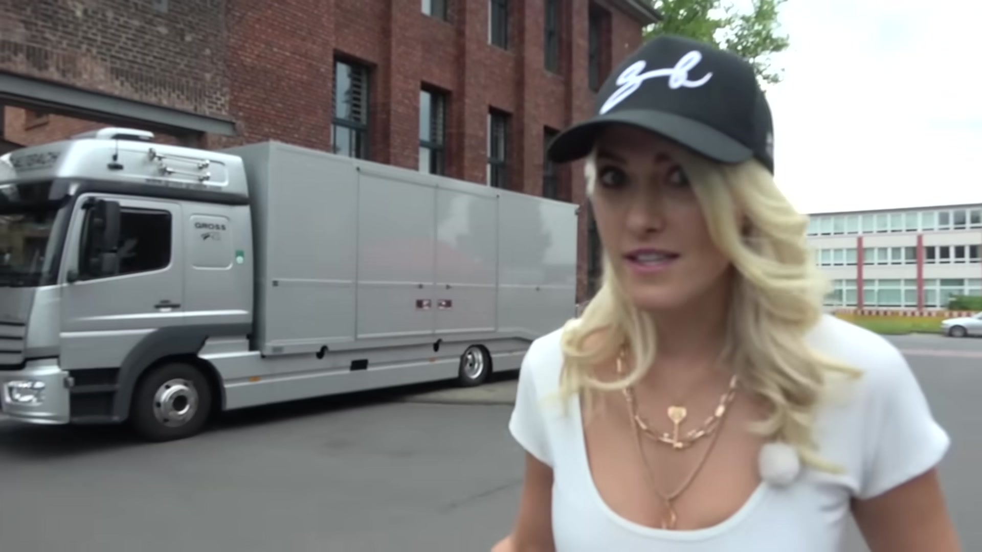 Video thumbnail for Revealing Batman_s Ultimate Hypercar_(720P_HD)