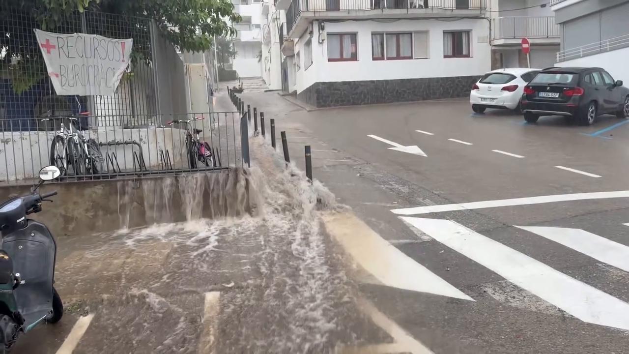 Video thumbnail for Spain: Torrential Rain Causes Flooding in Catalonia, Leaving Two Dead 12.