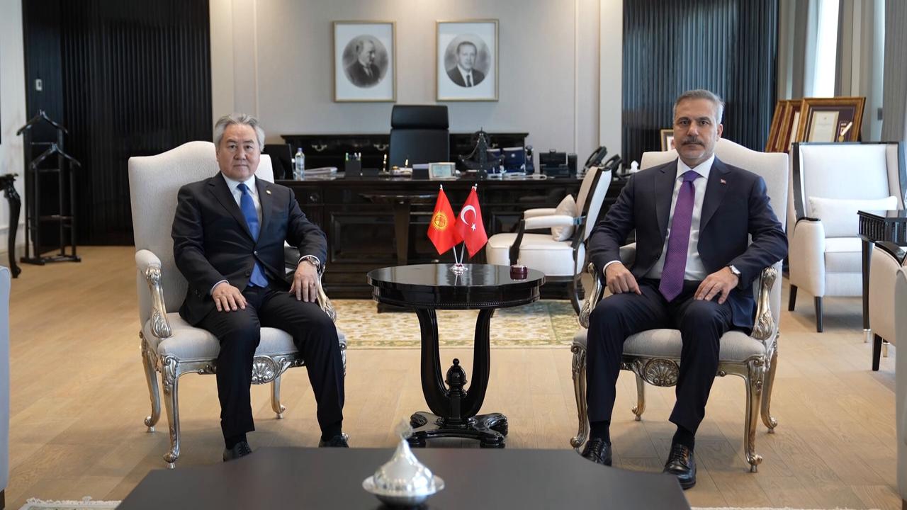Video thumbnail for Türkiye: Turkish top diplomat meets Kyrgyz counterpart in Ankara.