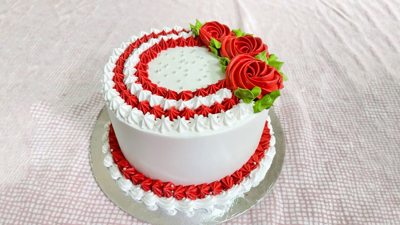 Video thumbnail for Red cream birthday cake decoration for anniversary | Délicieux Pie | Shot on iPhone