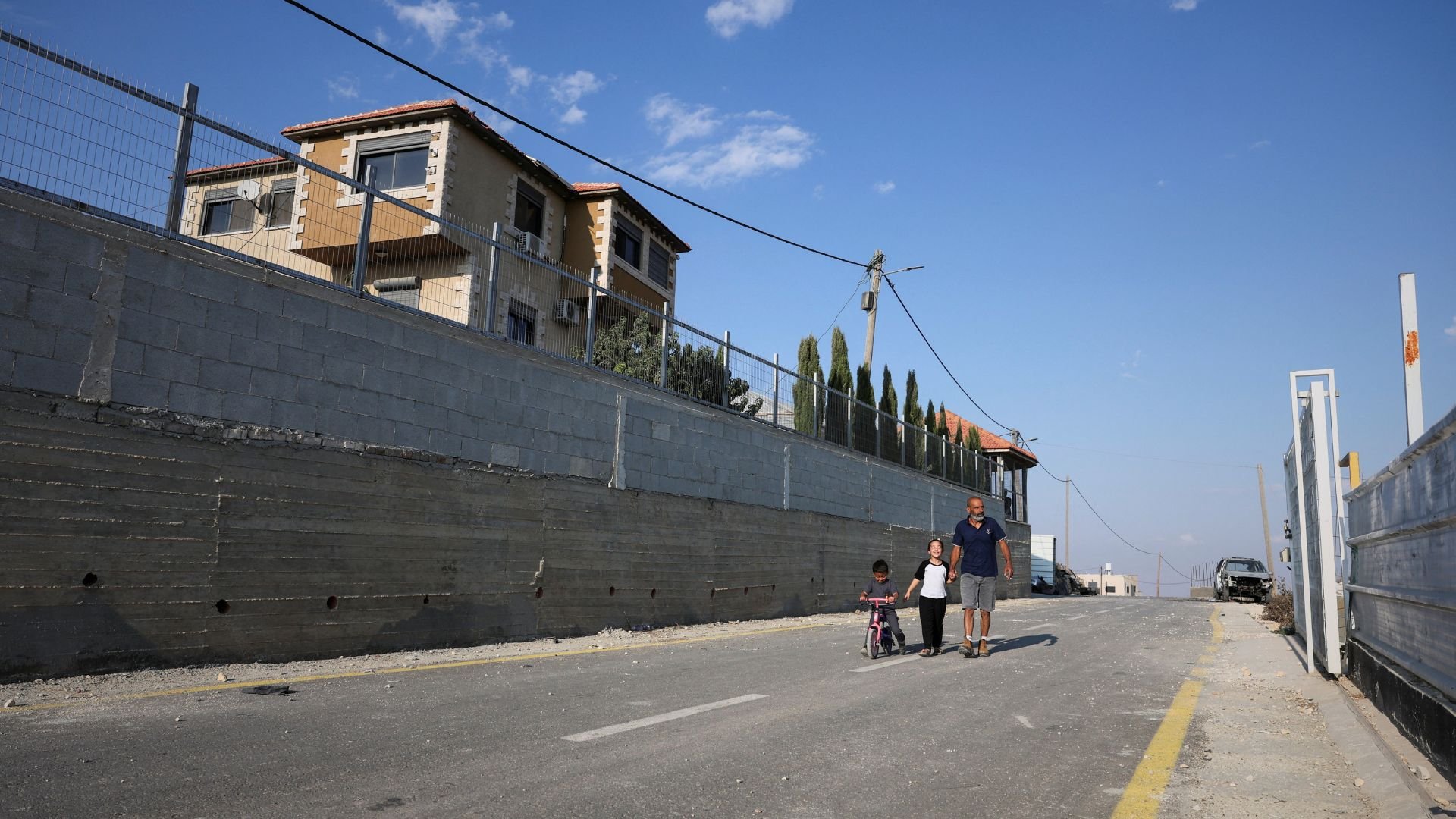 Video thumbnail for Israeli Settler Attacks Drive Palestinian Family from their Home in Qusra