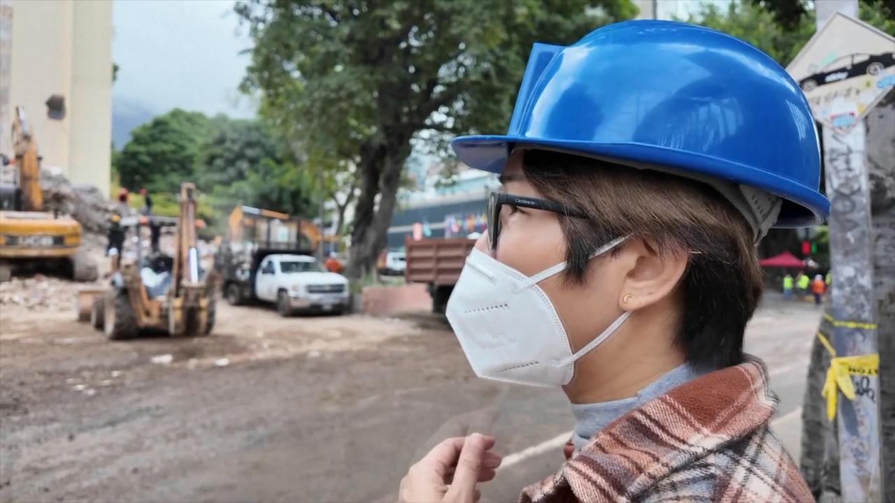 Video thumbnail for Venezuela: Quake survivor recounts horror moment as rescue efforts continue in Venezuela.