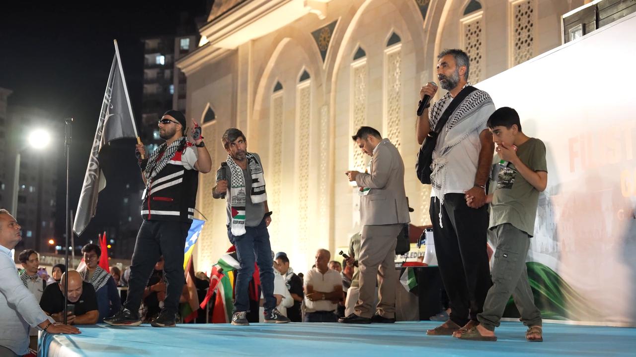 Video thumbnail for Türkiye: Palestine Convoy From Sarajevo Arrives in Turkey in Solidarity With Gaza.