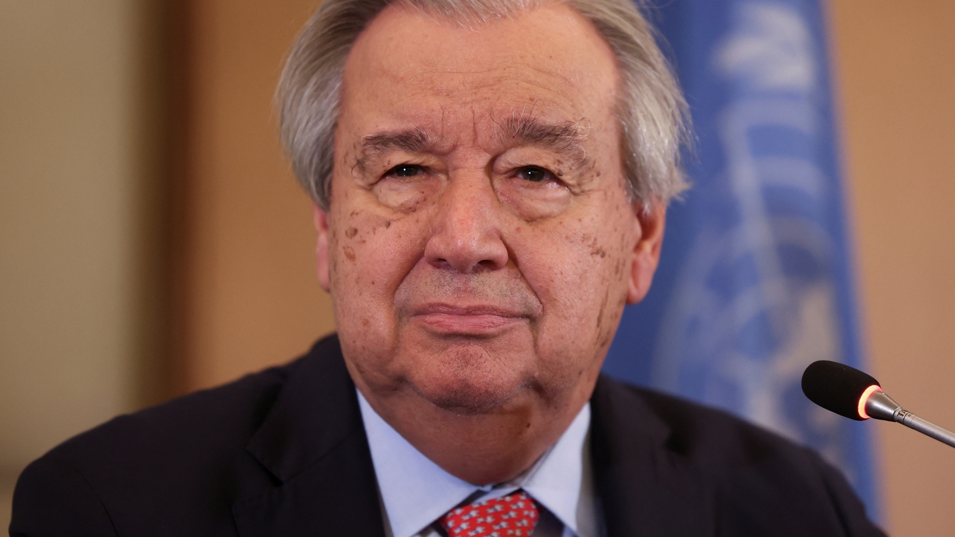 Video thumbnail for UN Chief meets Venezuelan ambassador: Guterres offers support for national dialogue