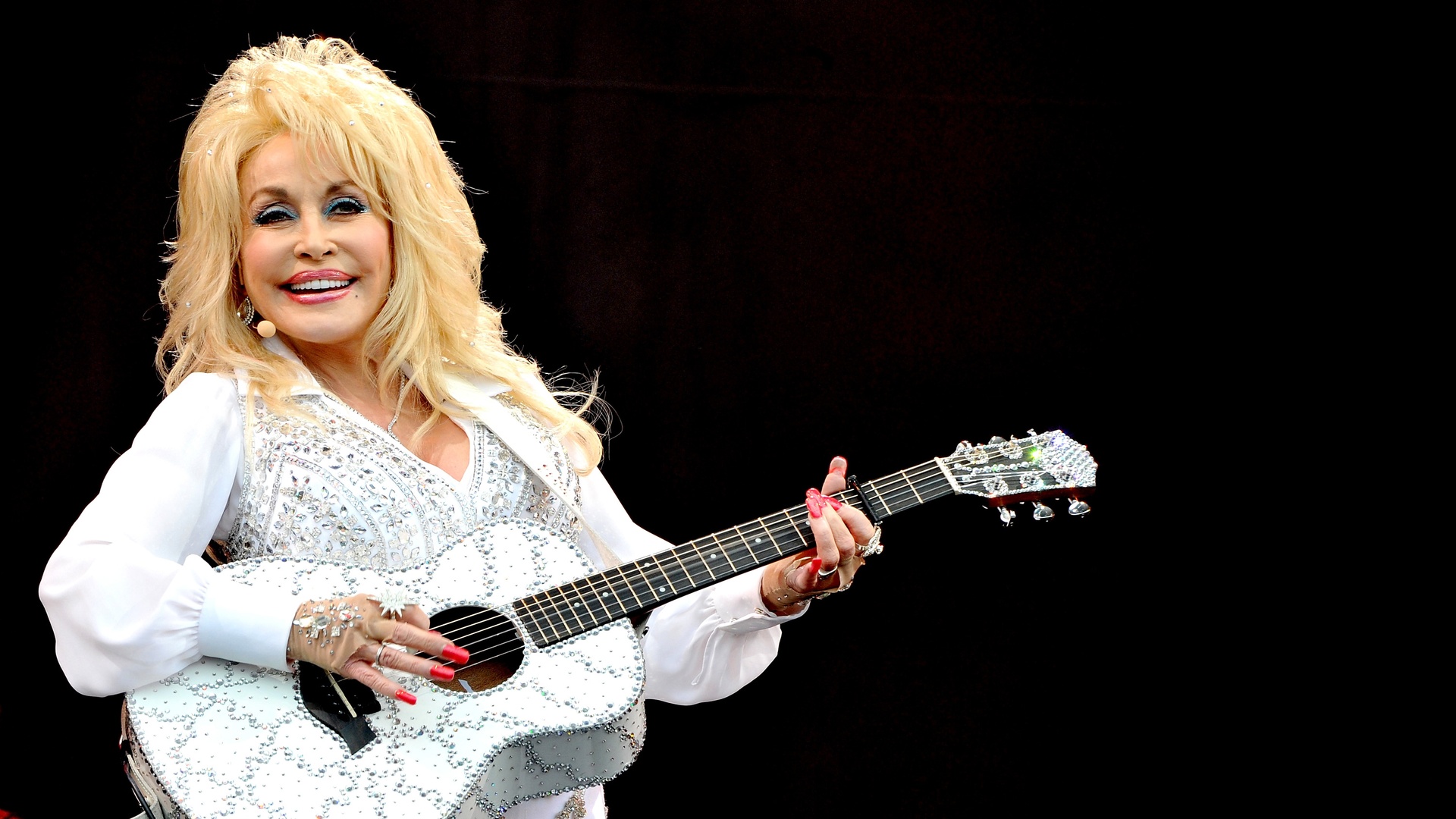 Video thumbnail for America celebrates the queen of country on ‘Dolly Parton Day’