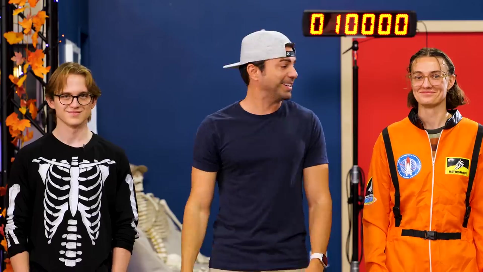 Video thumbnail for Engineers vs Pumpkin Carving(720P HD)