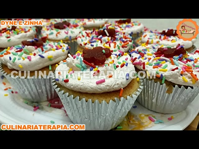 'Video thumbnail for Aprenda Como Fazer Cupcake com Creme de Goiabada e Cobertura de Chantilly de Especialista'