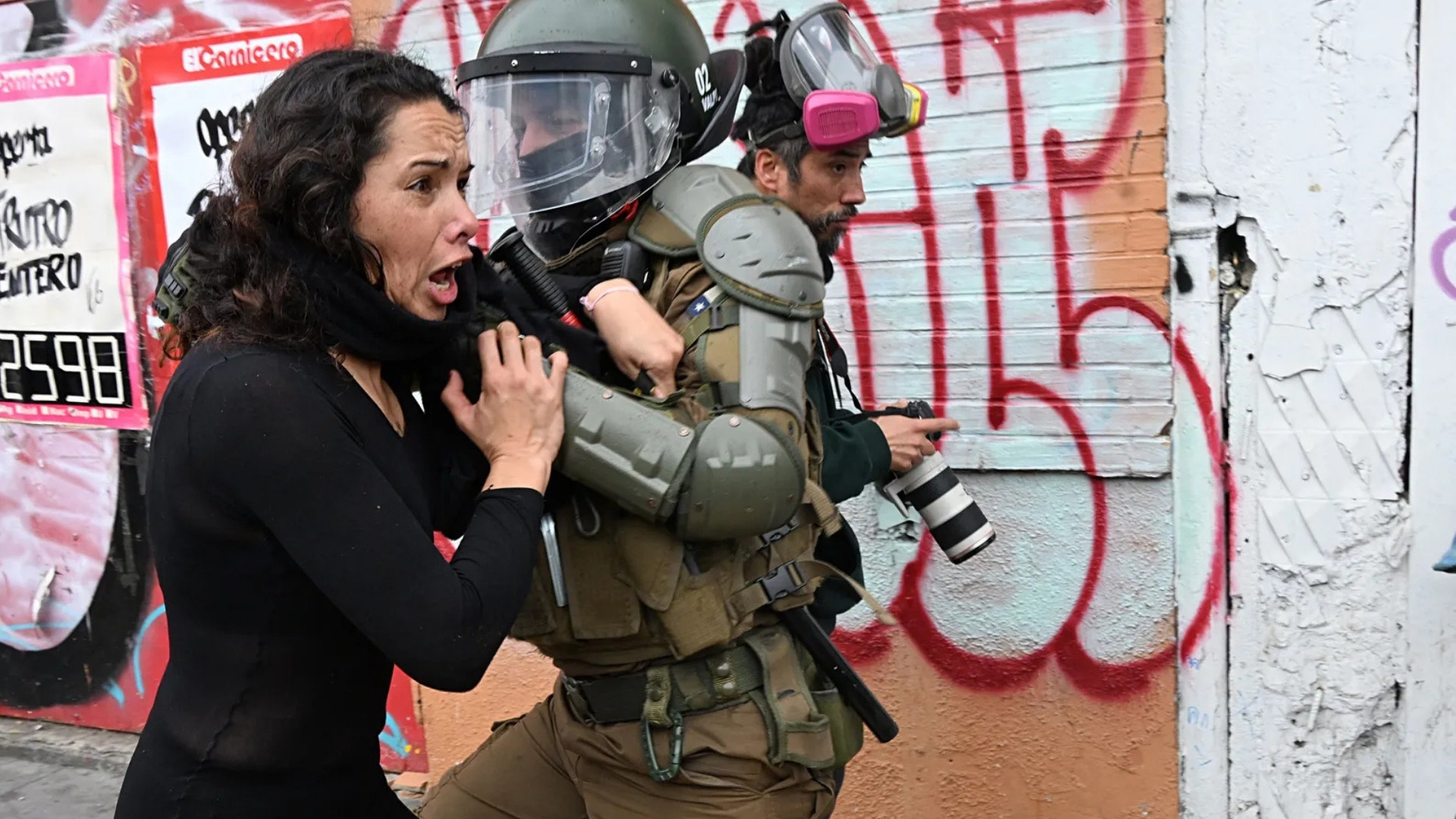 Video thumbnail for Unrest in Chile: Protesters call for public cuts to be reversed