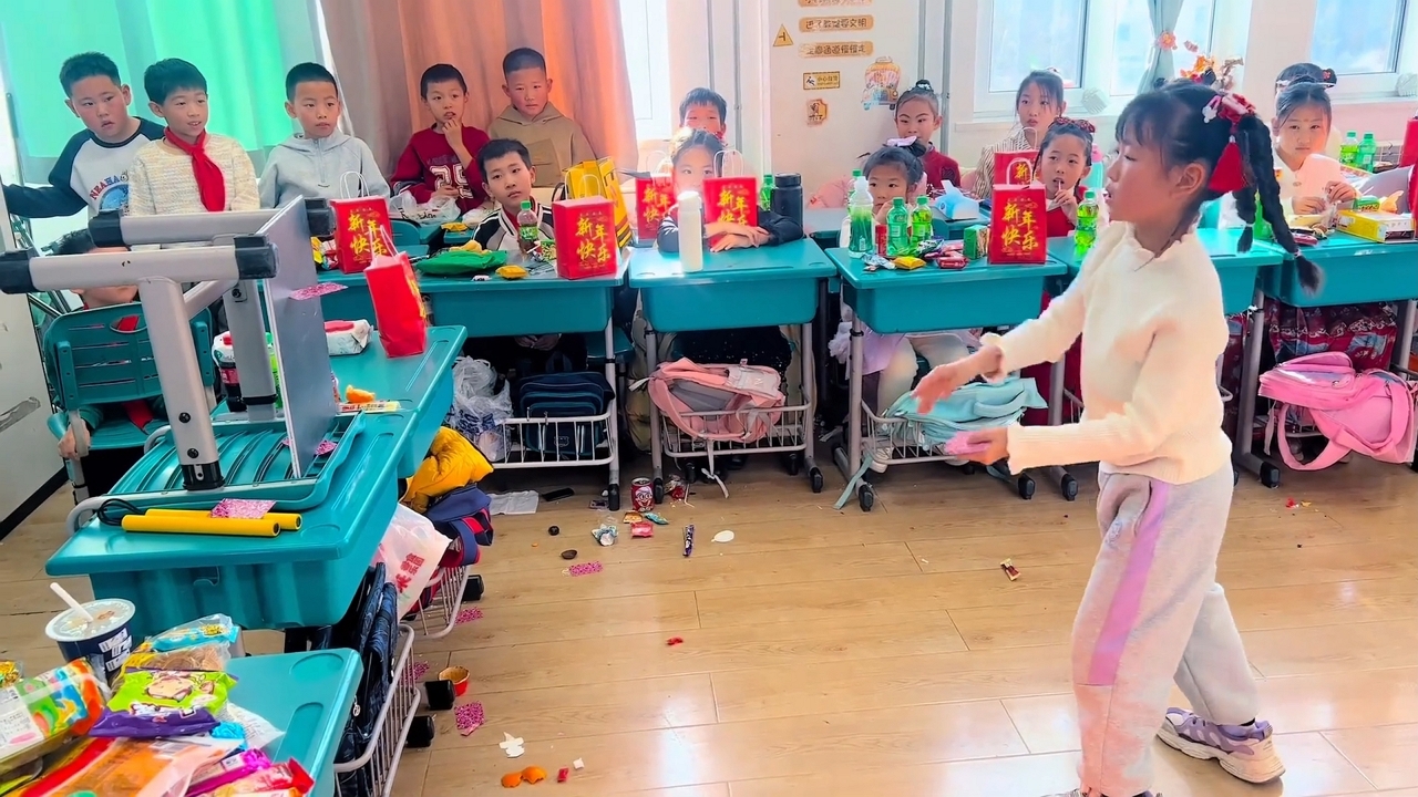 Video thumbnail for Student Stuns Class with Lightning-Fast Card Throws and Nunchaku Skills