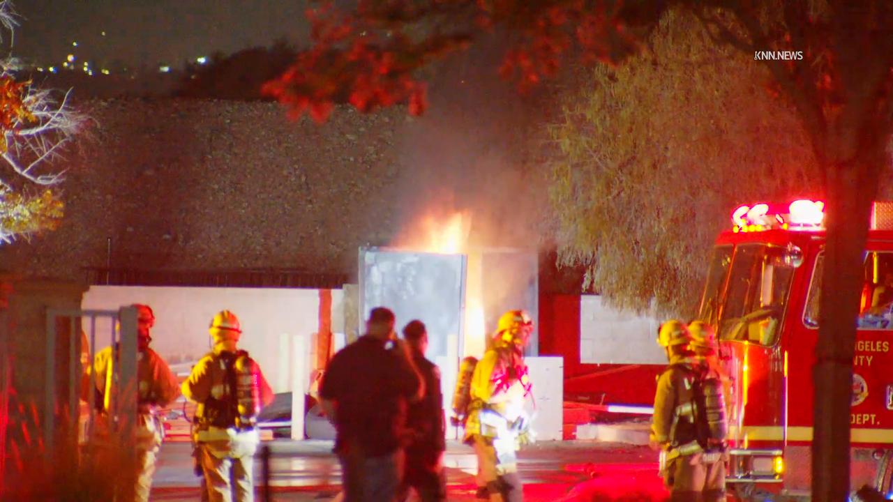 Video thumbnail for US, Los Angeles: Baldwin Park Overnight Vault Fire Knocks Out Power To Area.