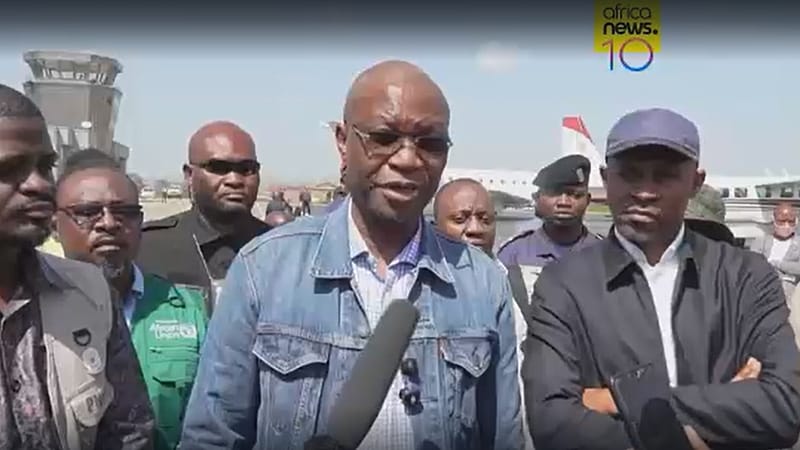 Video thumbnail for DRC's ministers of health and communications arrive in Bunia to oversee Ebola response