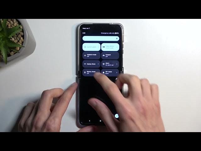 Video thumbnail for How to Use Power Saving Mode on MOTOROLA Razr 40 Ultra - Battery Saving Feature
