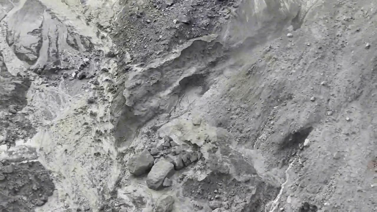 Video thumbnail for China: New barrier lake forming 2.8km downstream of existing landslide dam on Chinese-Nepal border.