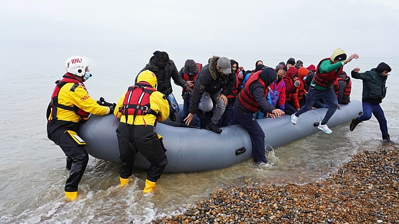 Video thumbnail for UK restricts DRC visas over migrant return row