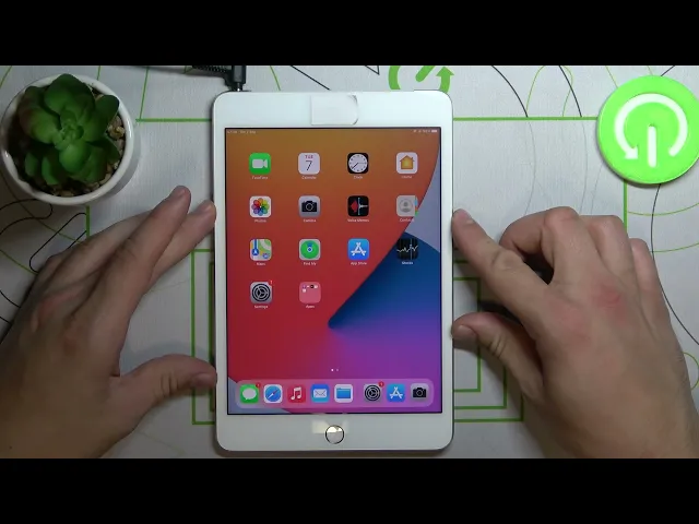 Video thumbnail for Pair Headphones with APPLE iPad Mini 4 - Use Wireless Headphones