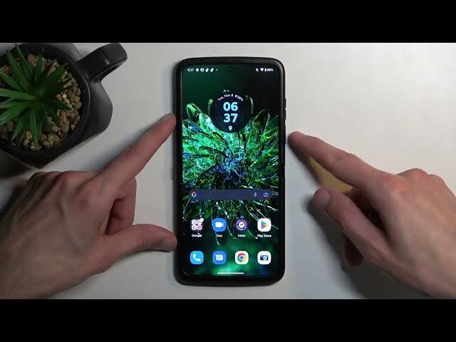 Video thumbnail for MOTOROLA Razr 2022 - How To Enable Power Saving mode