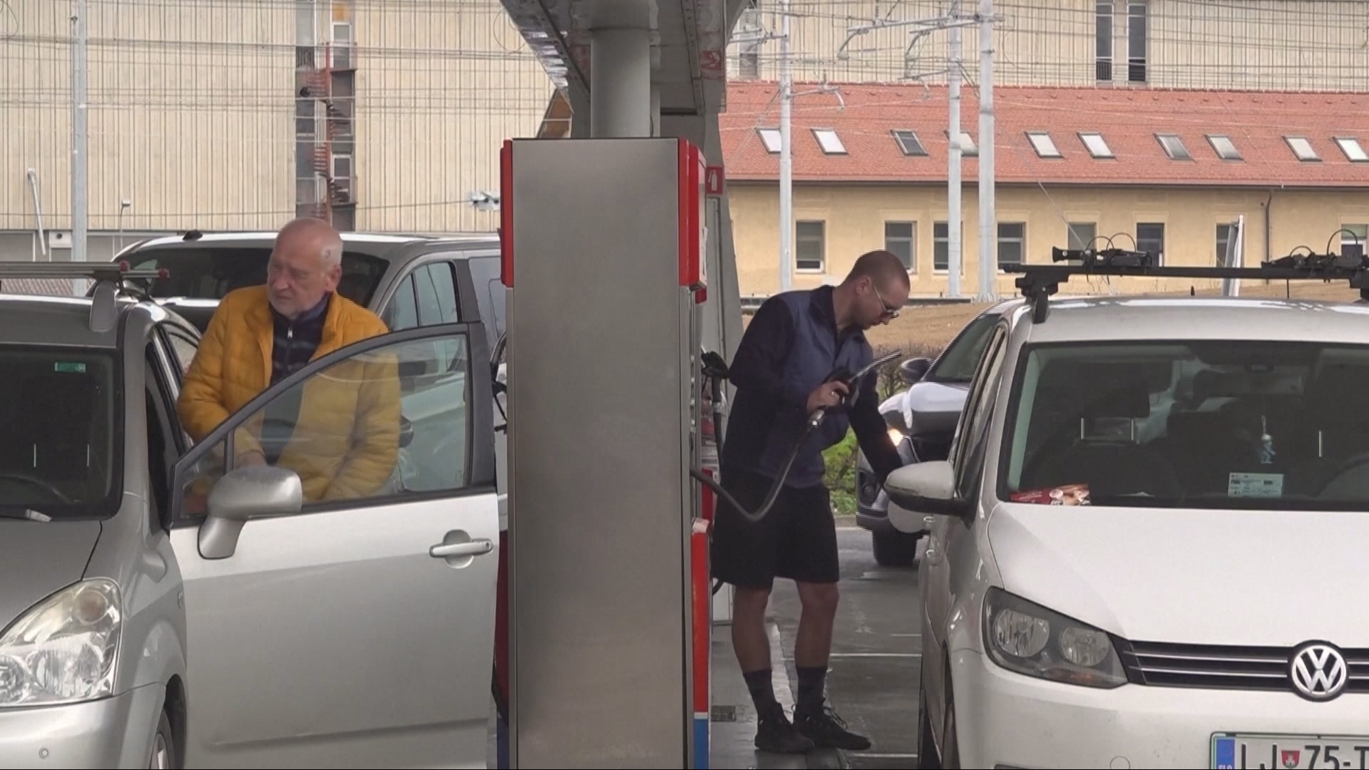Video thumbnail for EU fuel prices: Germany to limit price rises to once per day