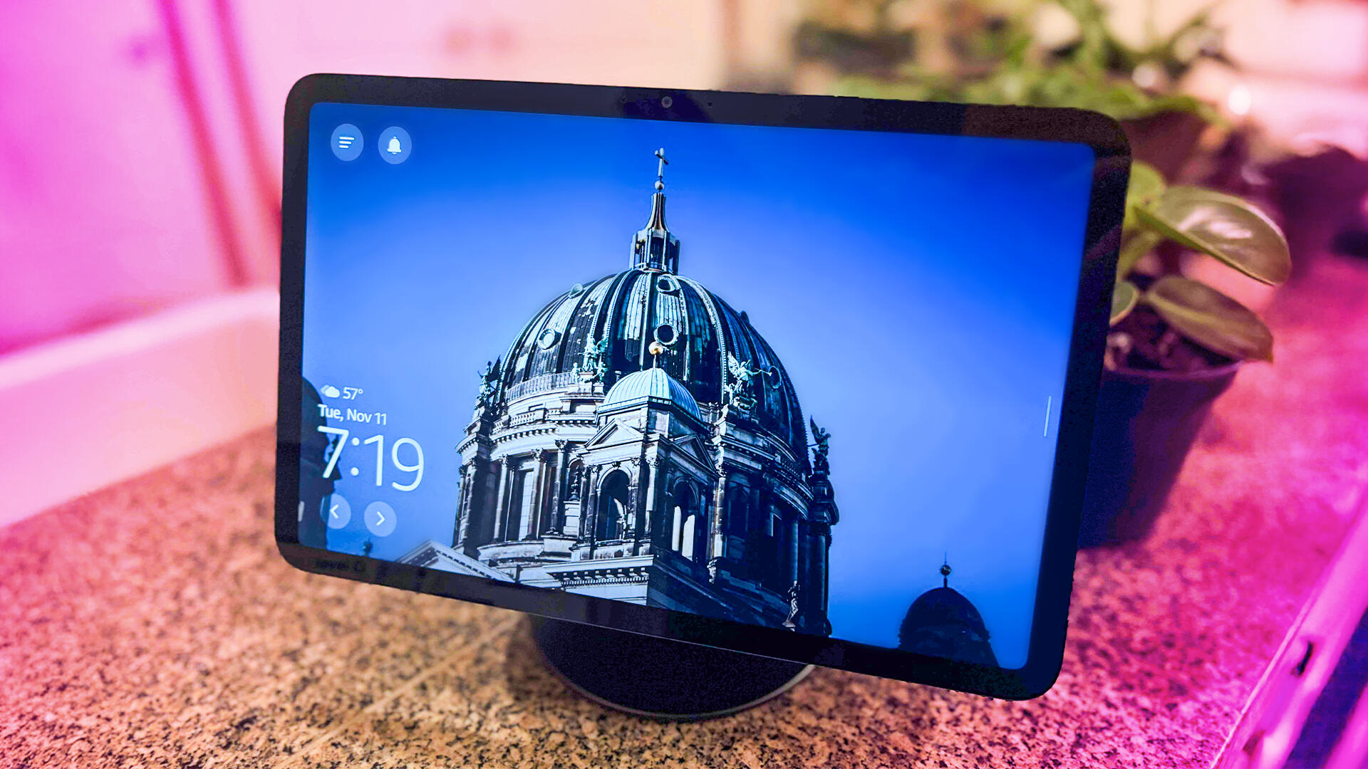 Video thumbnail for Apple’s Long-Rumored Home Hub Smart Display Might Arrive in October