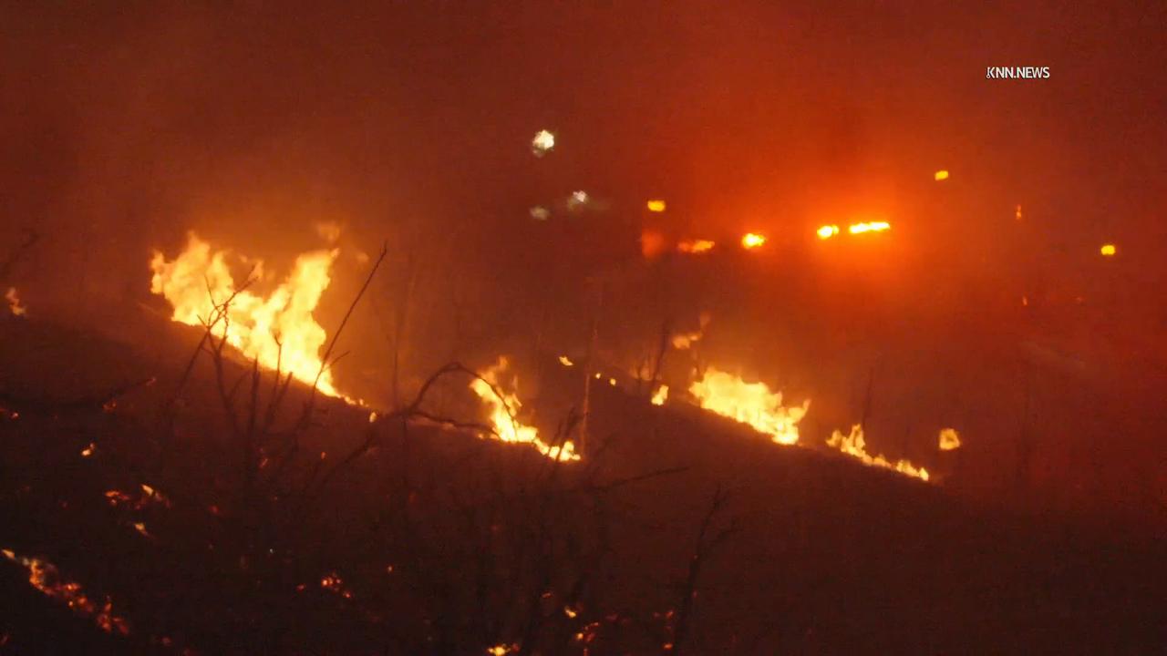 Video thumbnail for US, Los Angeles: Castaic Brush Fire Shuts Down Interstate 5.