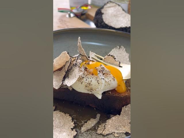 Video thumbnail for BRUSCHETTA UOVO POCHÈ & TARTUFO @Giorgialadytruffle #uovo #truffle #tartufo #cuisineitalienne