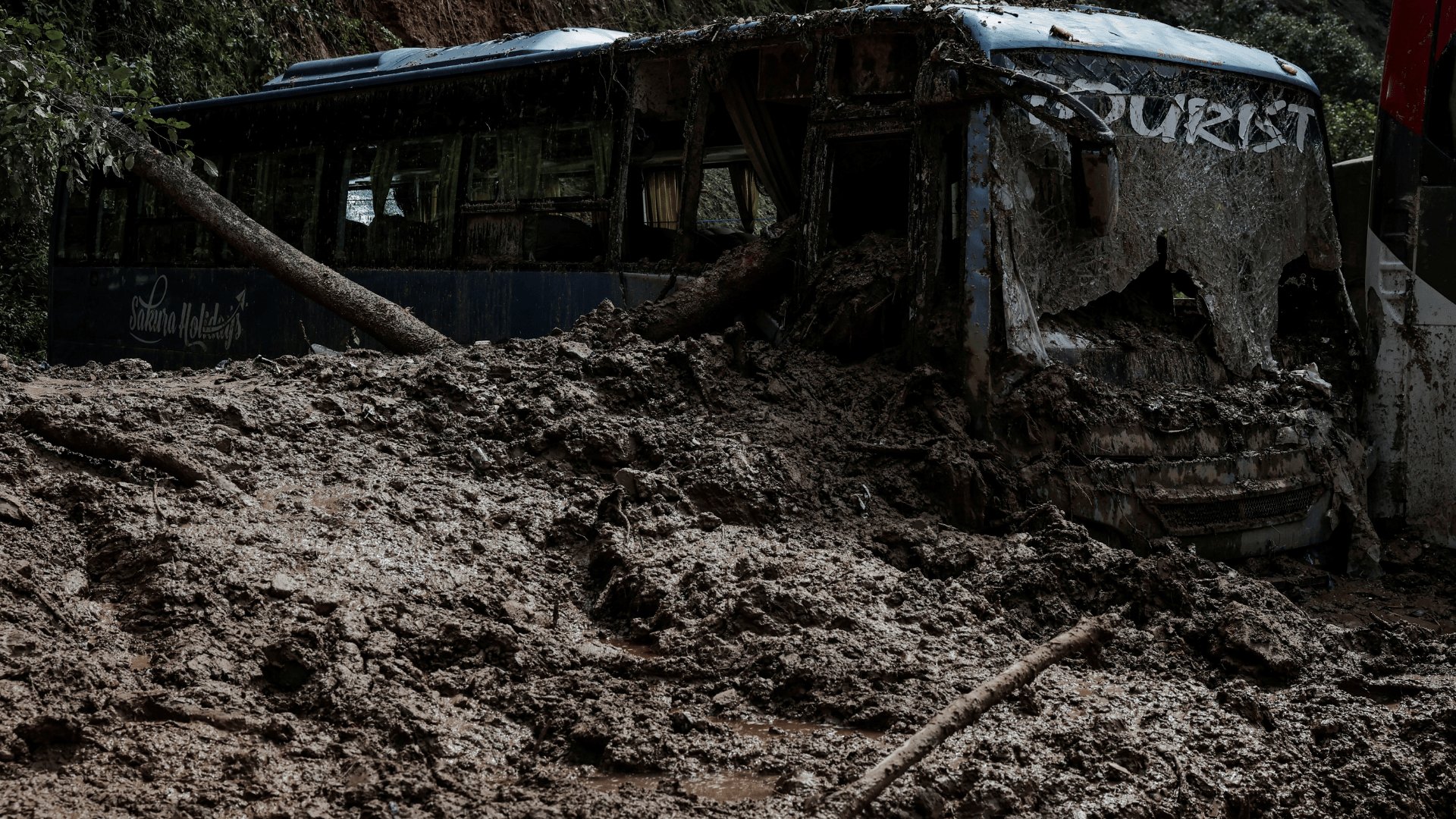 Video thumbnail for Nepal races to find survivors as flood risks and losses mount