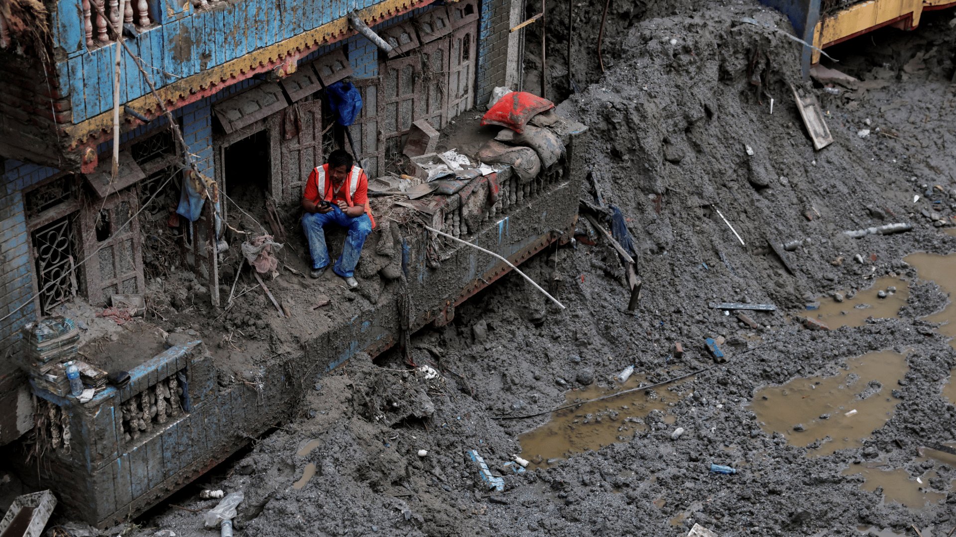 Video thumbnail for Nepal's Syapru Besi left in ruins as flood search enters its ninth day