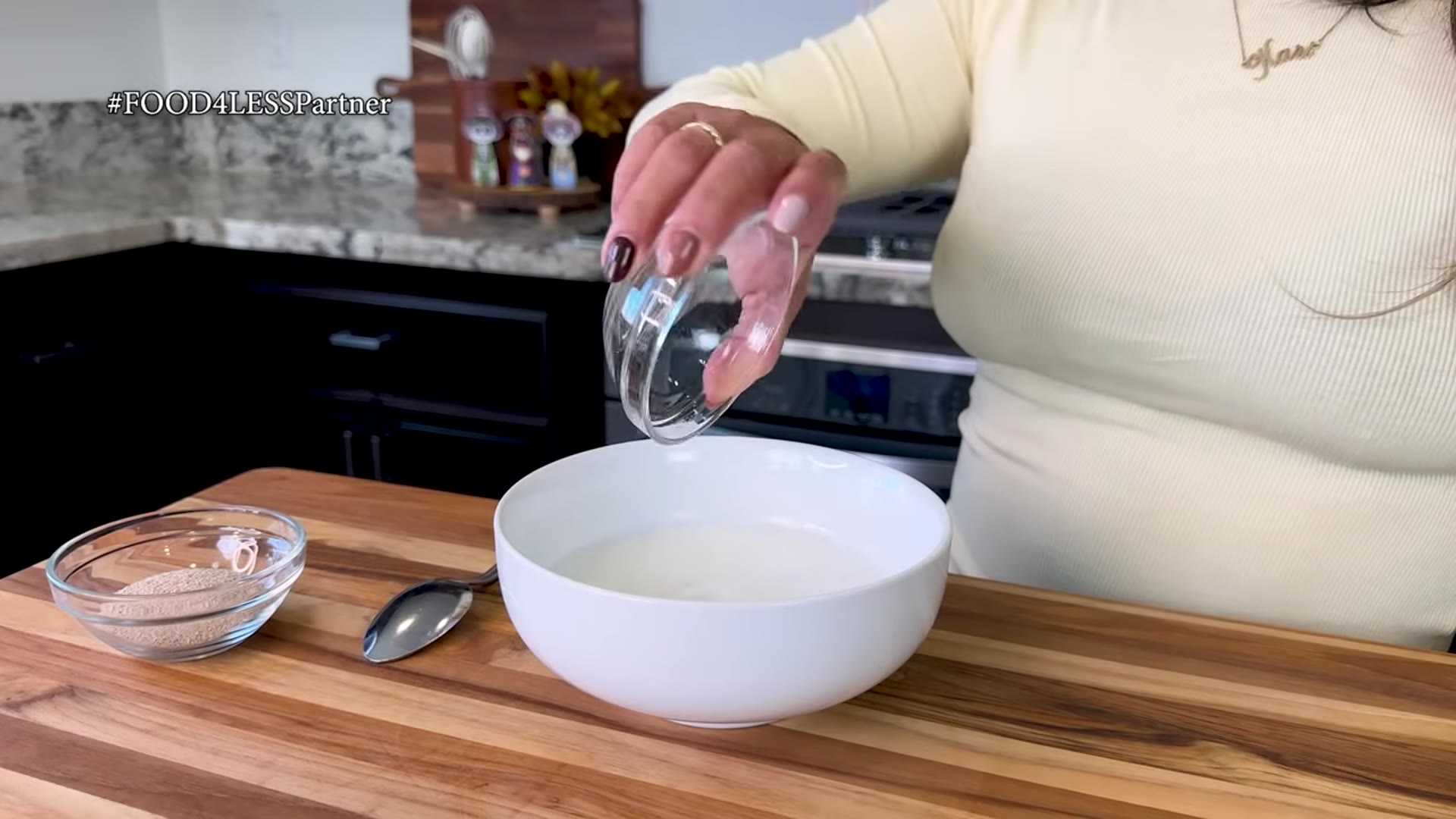 Video thumbnail for Pan de Muerto Easy Bread Recipe(720P_HD)