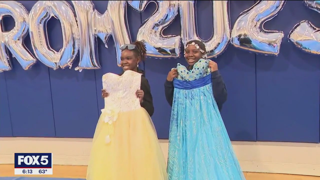Video thumbnail for BronxWorks hosts a prom and graduation clothing giveaway