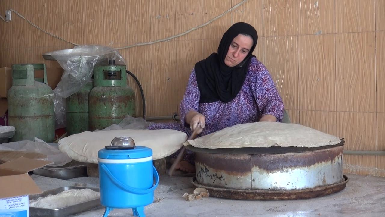 Video thumbnail for Iraq: Kurdish Women Bake Traditional Bread 2.