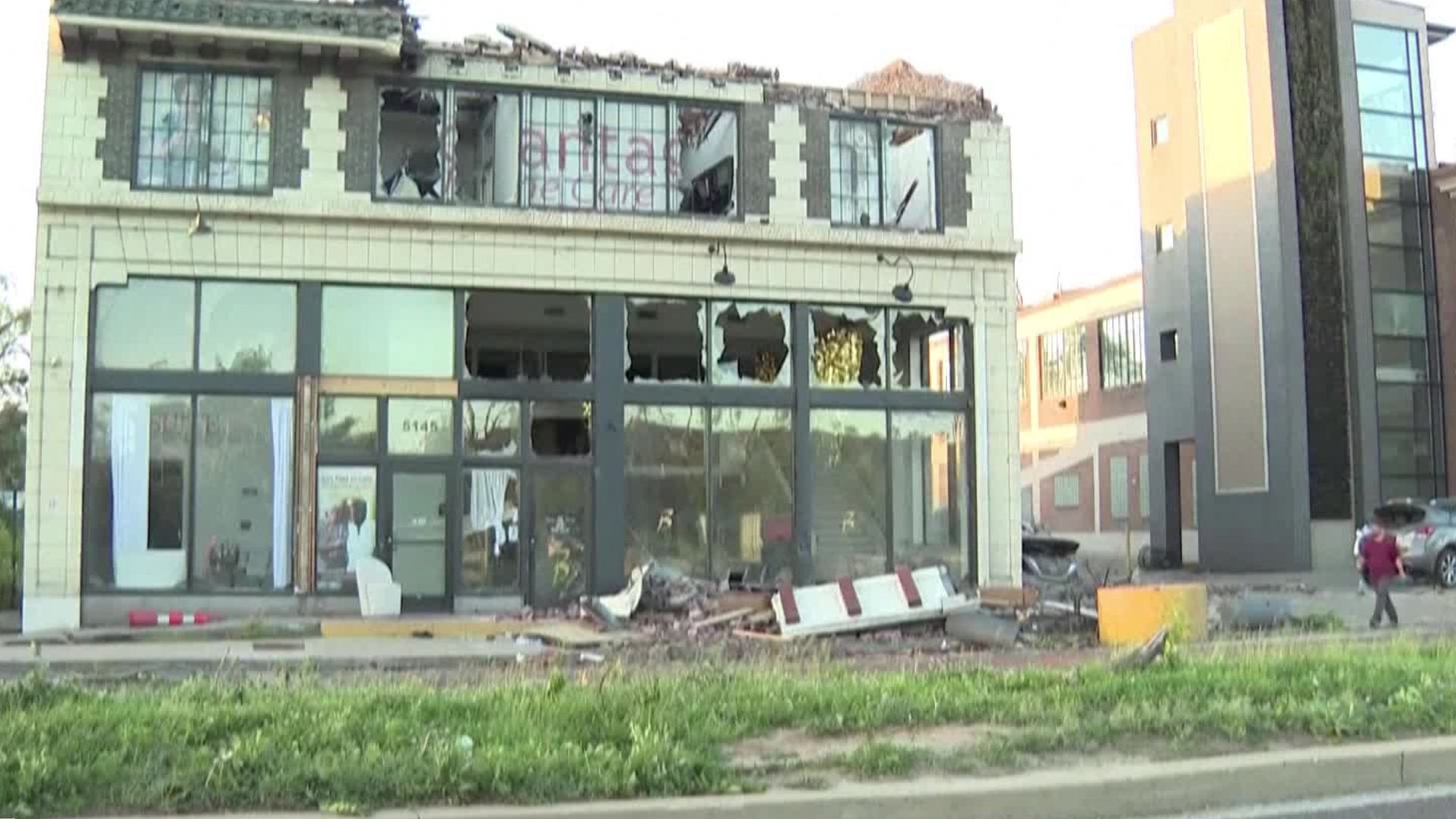 Video thumbnail for US Midwest tornadoes kill at least 21, mass casualty declared in Kentucky