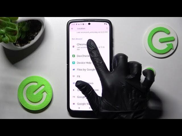 Video thumbnail for MOTOROLA RAZR 2022 - How To Change Apps Permissions