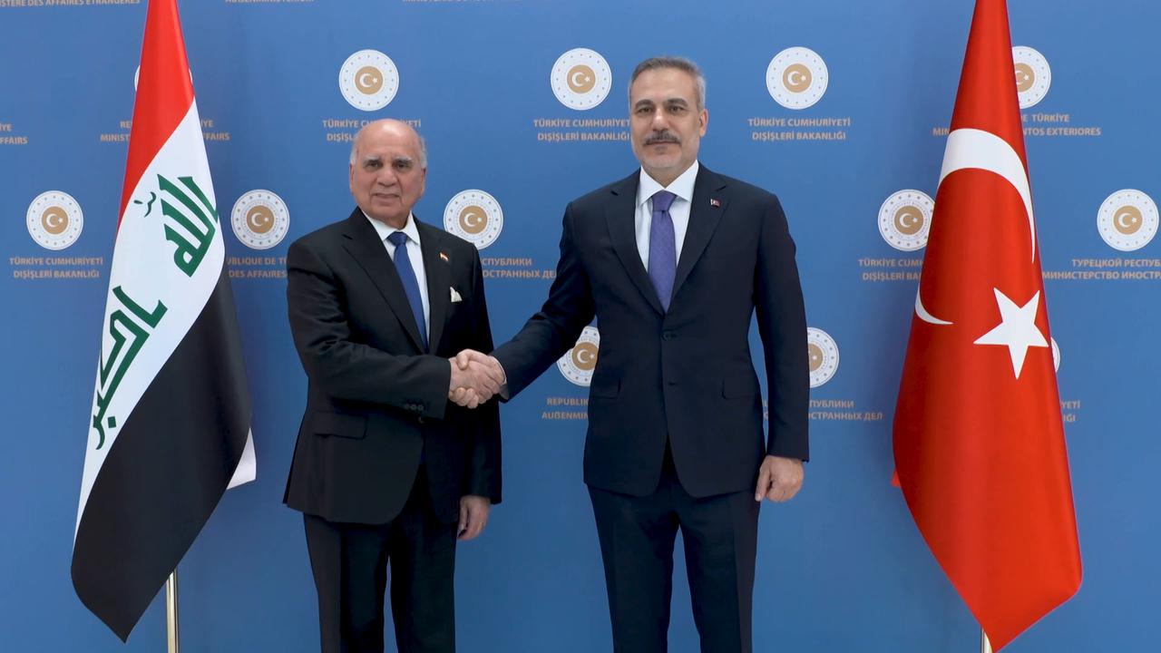 Video thumbnail for Türkiye: Turkish foreign minister meets Iraqi counterpart in Ankara.
