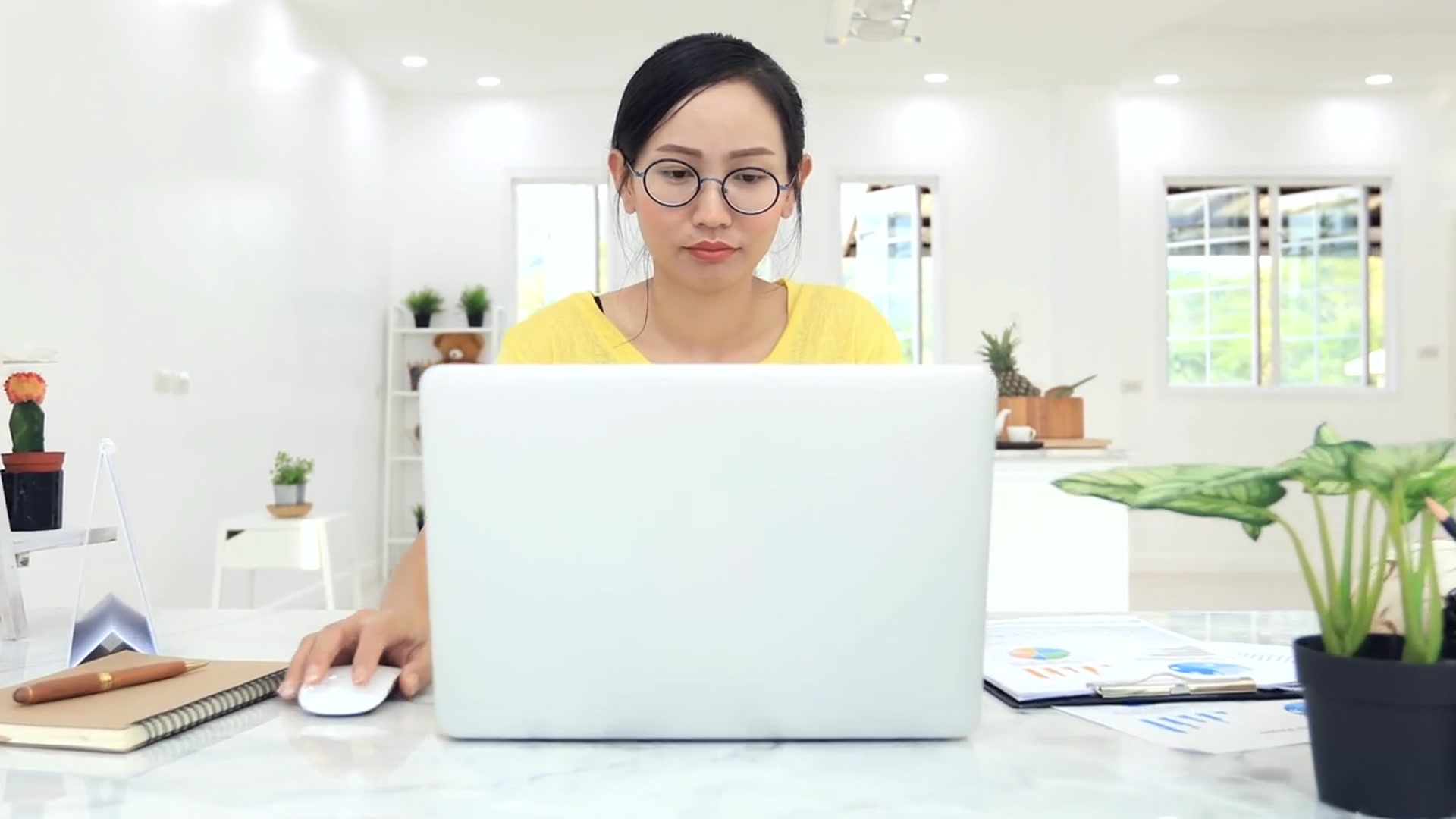 'Video thumbnail for Where does the Asian population live in the USA?'