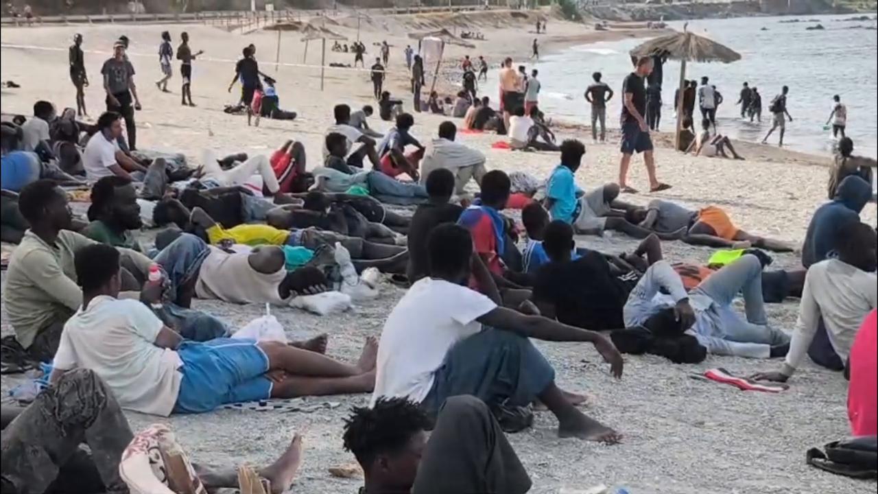 Video thumbnail for Spain: Irregular migrants remain in Spain's Ceuta as voluntary returns continue.