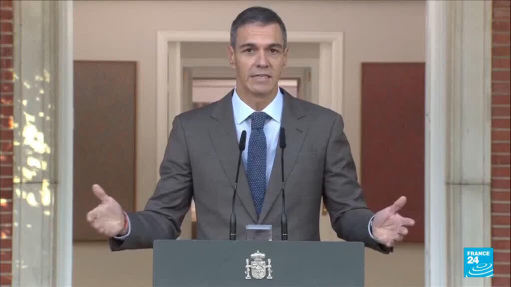 Video thumbnail for Spain reckons with second deadly train crash of the year ahead of national election