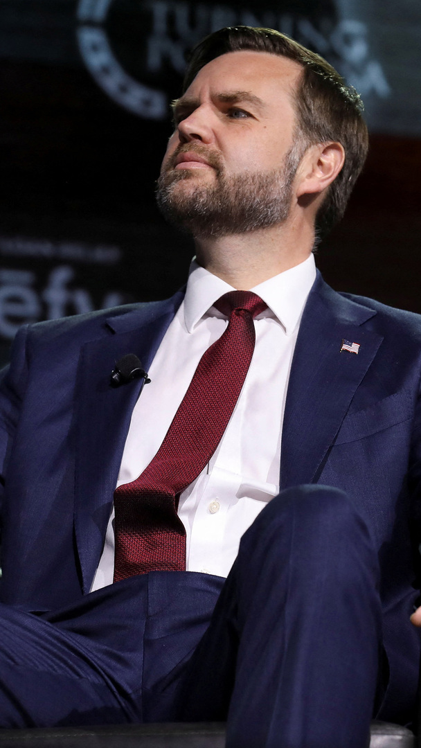 Video thumbnail for Vance heckled over genocide as he warns pope to 'be careful' about theology