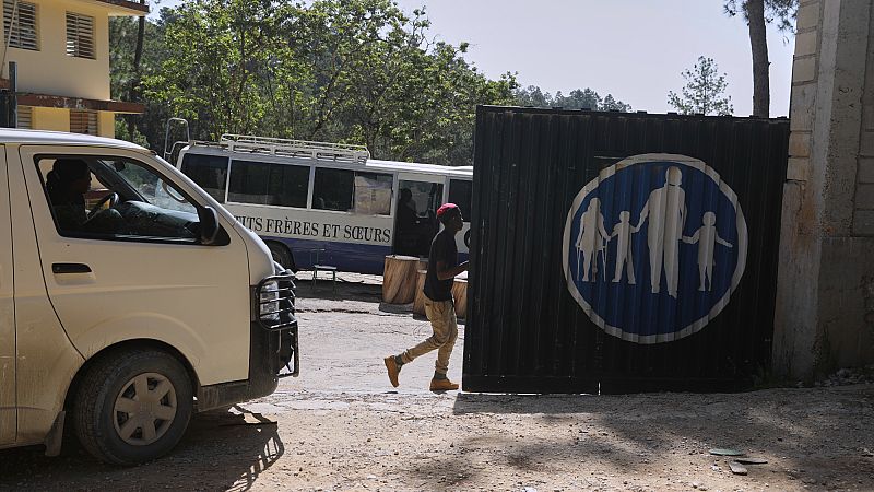 'Video thumbnail for Irish missionary among 8 people freed in Haiti after being kidnapped during attack on orphanage'
