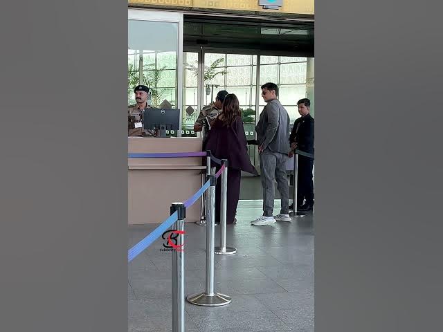 Video thumbnail for Sidharth Malhotra And Kiara Advani Spotted At Mumbai Airport