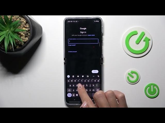 Video thumbnail for How to Add / Remove Google Account on a MOTOROLA Razr 40 Ultra