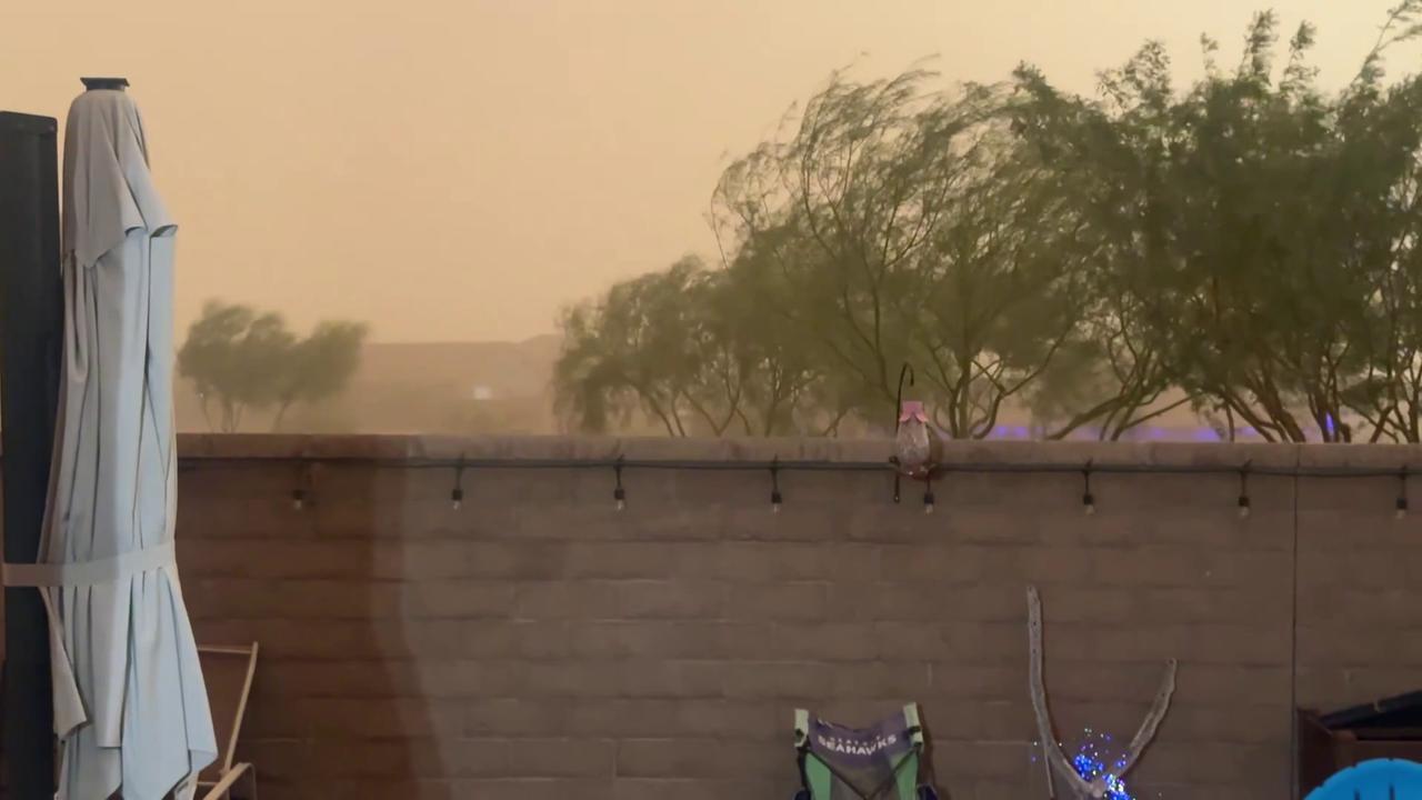 Video thumbnail for US: Dust Storm Sweeps Through Phoenix Metro, Causing Power Outages and Flight Delays 3.