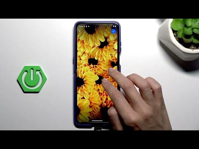 Video thumbnail for MOTOROLA Razr 70 Ultra – How to Change Wallpaper