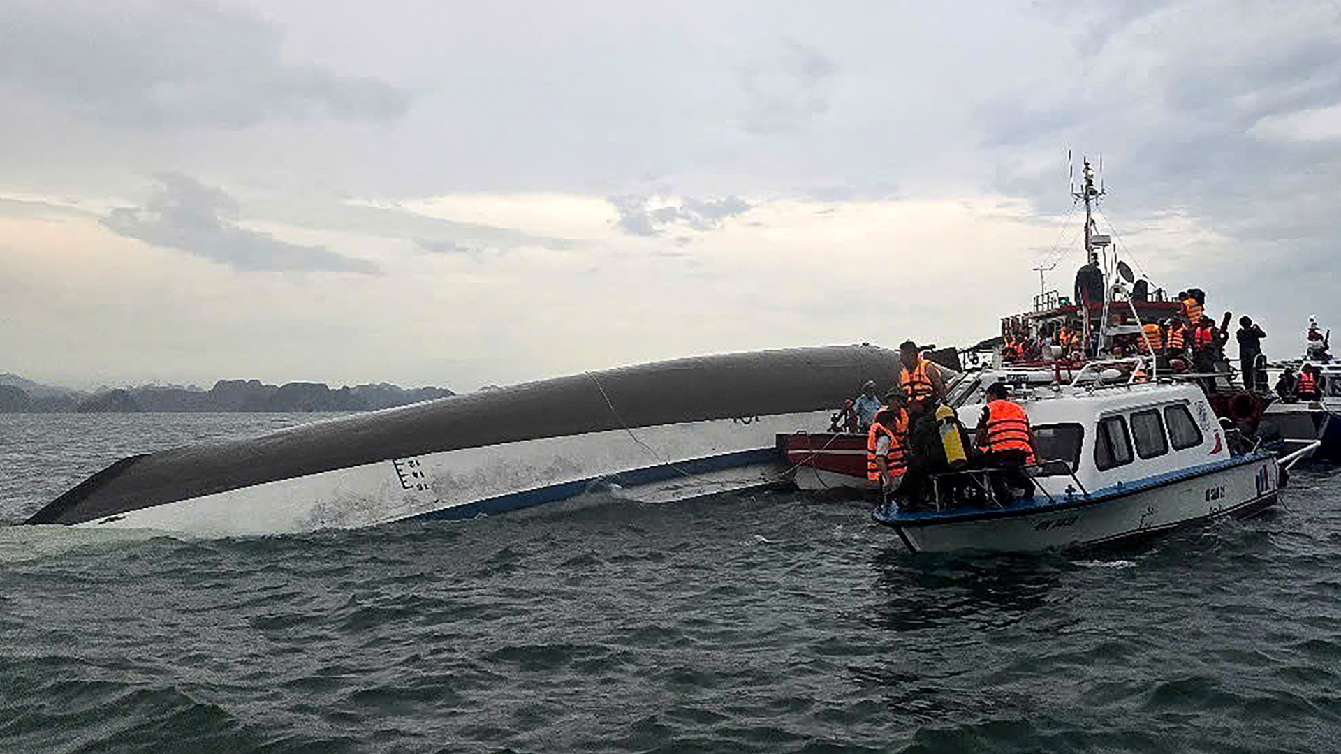 'Video thumbnail for Dozens drown as tourist boat capsizes in Vietnam'