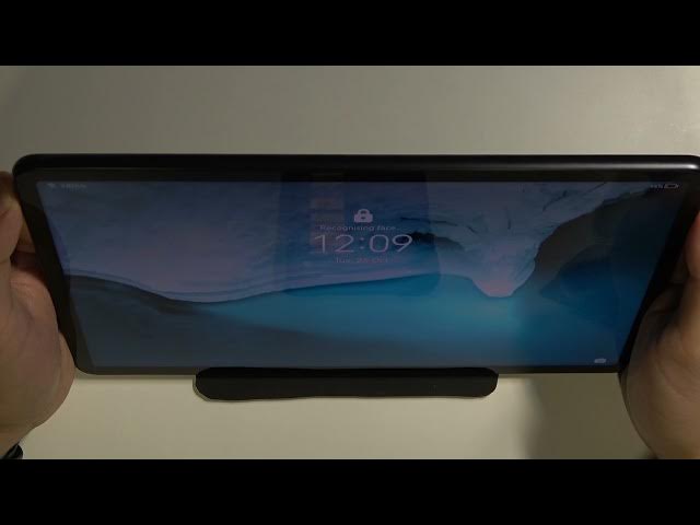 Video thumbnail for Face Unlock Test in Huawei MatePad 11 – Face Recognition Efficiency
