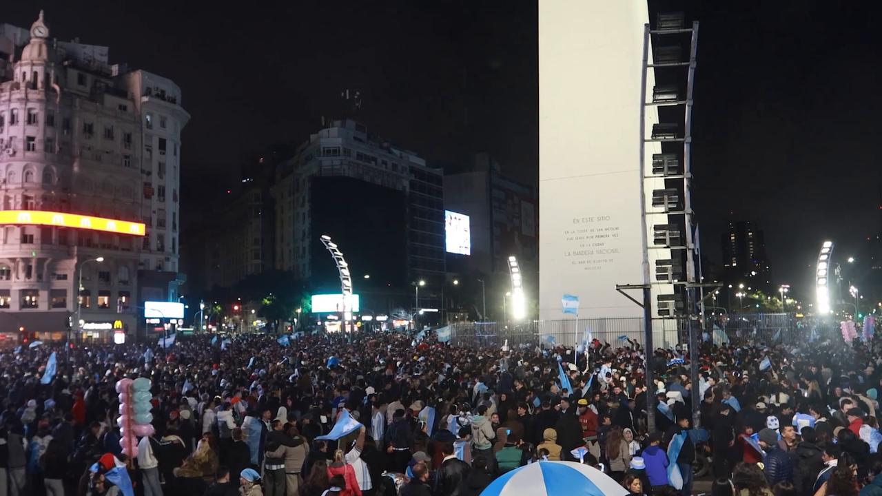 Video thumbnail for Argentina: Argentine fans watch World Cup quarter-final against Switzerland in Buenos Aires.