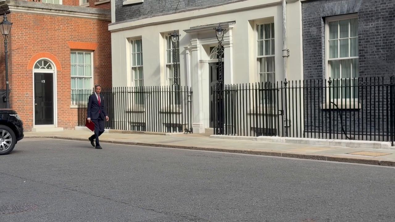Video thumbnail for UK: UK premier holds Cabinet meeting ahead of 1st address to lawmakers.