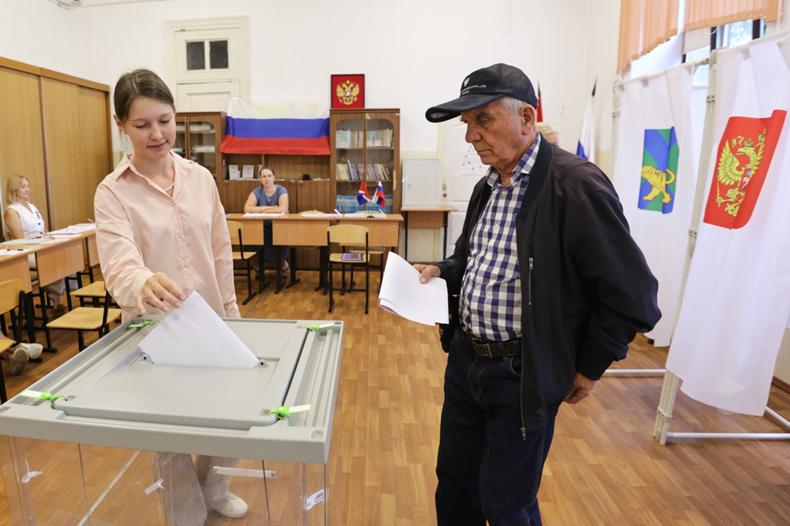 Video thumbnail for Russia elections: Day two of voting underway to elect parliament
